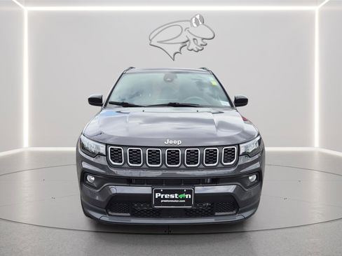 Used 2024 Jeep Compass Latitude w/ Sun and Sound Group AWD/4WD image 8