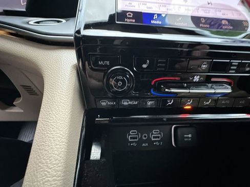 Used 2022 Jeep Grand Cherokee L Limited image 14