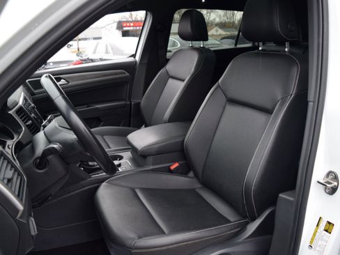 Used 2020 Volkswagen Atlas Cross Sport SE w/ Panoramic Sunroof Package image 10