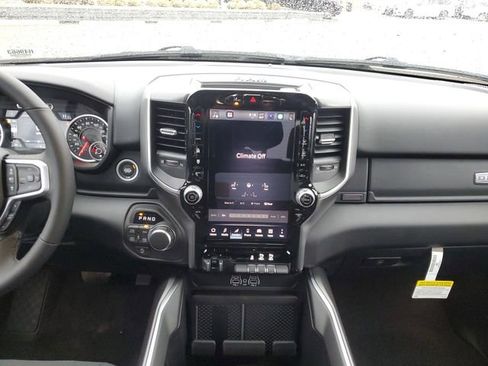 New 2026 RAM 1500 4x4 Crew Cab image 16