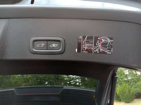 Used 2022 Volvo XC40 T5 R-Design w/ Climate Package AWD/4WD image 27
