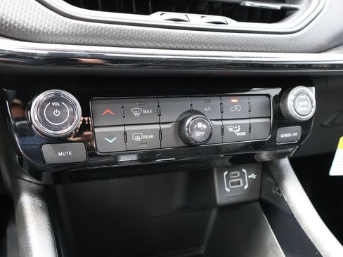 New 2026 Jeep Compass Latitude AWD/4WD image 35