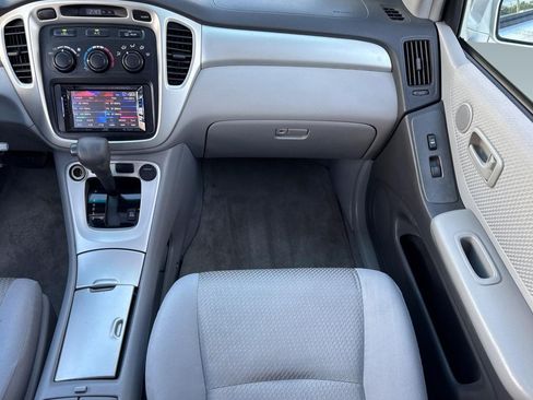 Used 2007 Toyota Highlander w/ 3rd Row image 28