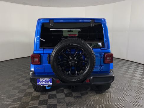 Used 2023 Jeep Wrangler Unlimited Sahara w/ Cold Weather Group AWD/4WD image 9