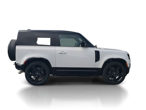 Certified 2025 Land Rover Defender 90 V8 AWD/4WD image 9