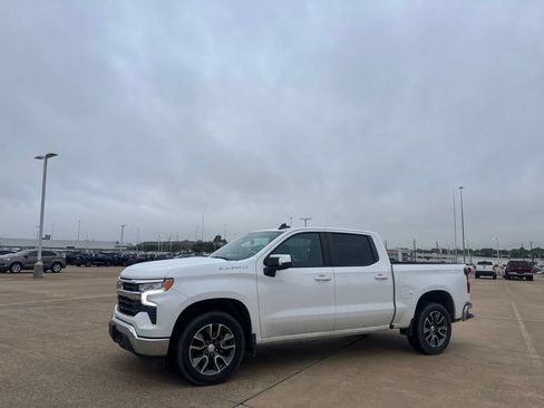 Used 2025 Chevrolet Silverado 1500 LT w/ Safety Package RWD image 12