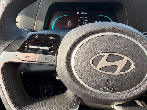 Used 2025 Hyundai Elantra Hybrid FWD image 16