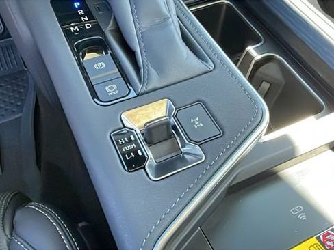Used 2025 Lexus GX 550 w/ Accessory Package (31) AWD/4WD image 16
