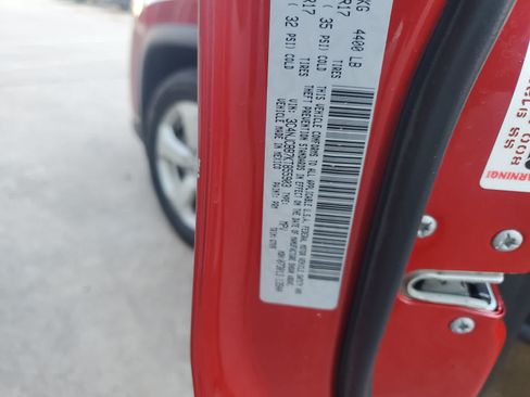 Used 2019 Jeep Compass Latitude FWD image 27