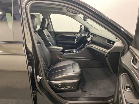Used 2023 Jeep Grand Cherokee L Limited AWD/4WD image 27
