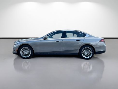 Used 2024 BMW 530i w/ Premium Package RWD image 2