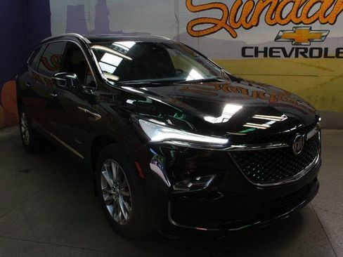 Used 2023 Buick Enclave Avenir image 4