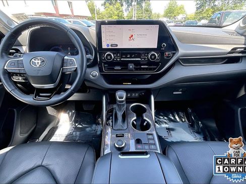 Used 2023 Toyota Highlander Limited AWD/4WD image 16