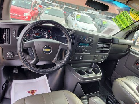 Used 2015 Chevrolet Express 2500 RWD image 13