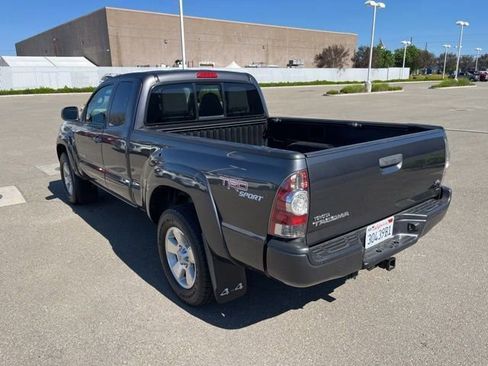 Used 2011 Toyota Tacoma 4x4 Access Cab V6 w/ TRD Sport Pkg image 7