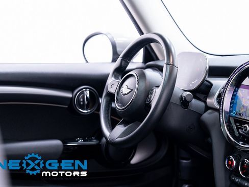 Used 2023 MINI Cooper 2-Door Hardtop image 41