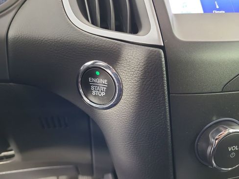 Used 2020 Ford Edge SE image 14