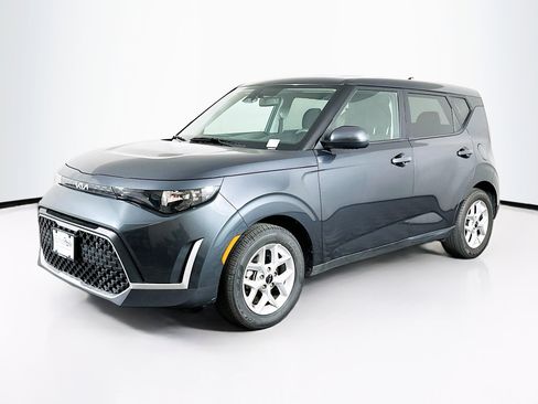 Used 2025 Kia Soul LX w/ LX Technology Package FWD image 3