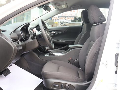 Certified 2025 Chevrolet Malibu LT FWD image 12