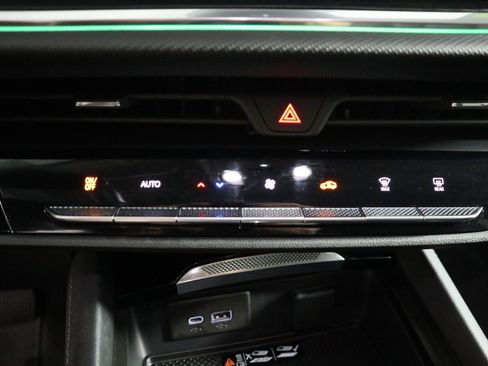 Used 2025 Buick Envision Preferred image 31