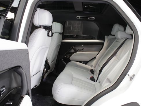 Used 2025 Land Rover Range Rover Sport SE AWD/4WD image 40