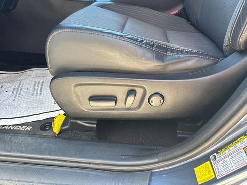 Used 2016 Toyota Highlander Plus AWD/4WD image 31
