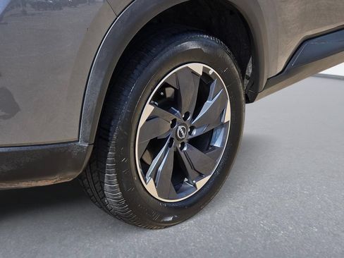 Used 2025 Nissan Rogue SV FWD image 8