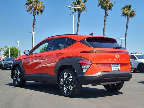 Used 2024 Hyundai Kona SEL FWD image 2