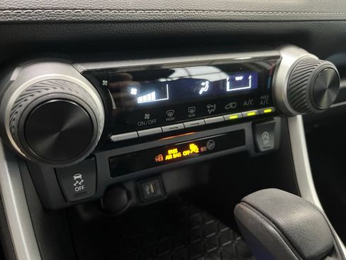 Used 2024 Toyota RAV4 LE AWD/4WD image 14