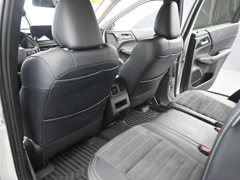 Used 2024 Mitsubishi Outlander SE FWD image 15
