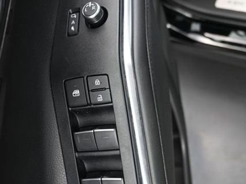 Used 2026 Toyota Highlander Limited image 11