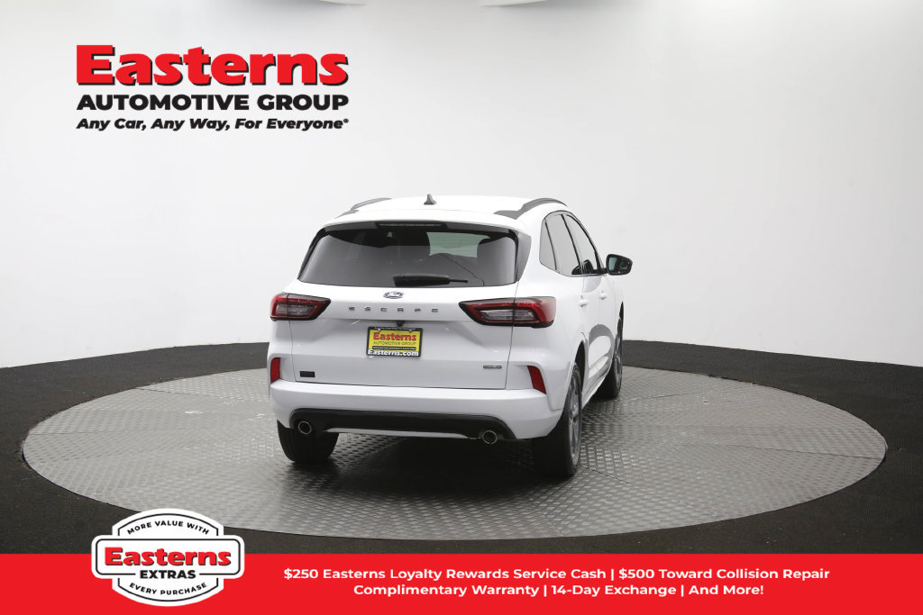 Used 2023 Ford Escape ST-Line Select AWD/4WD image 39
