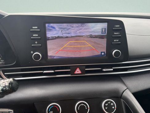 Used 2023 Hyundai Elantra SE FWD image 21