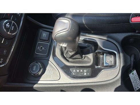 Used 2023 Jeep Cherokee Altitude Lux AWD/4WD image 22