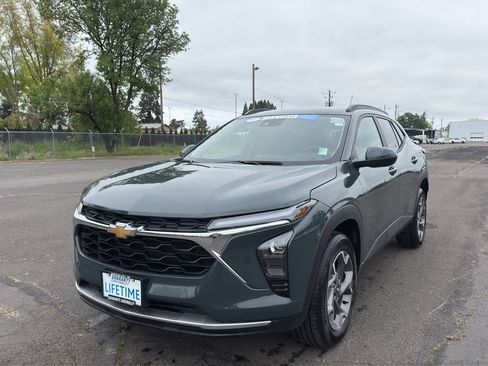 New 2025 Chevrolet Trax LT w/ Driver Confidence Package FWD image 4