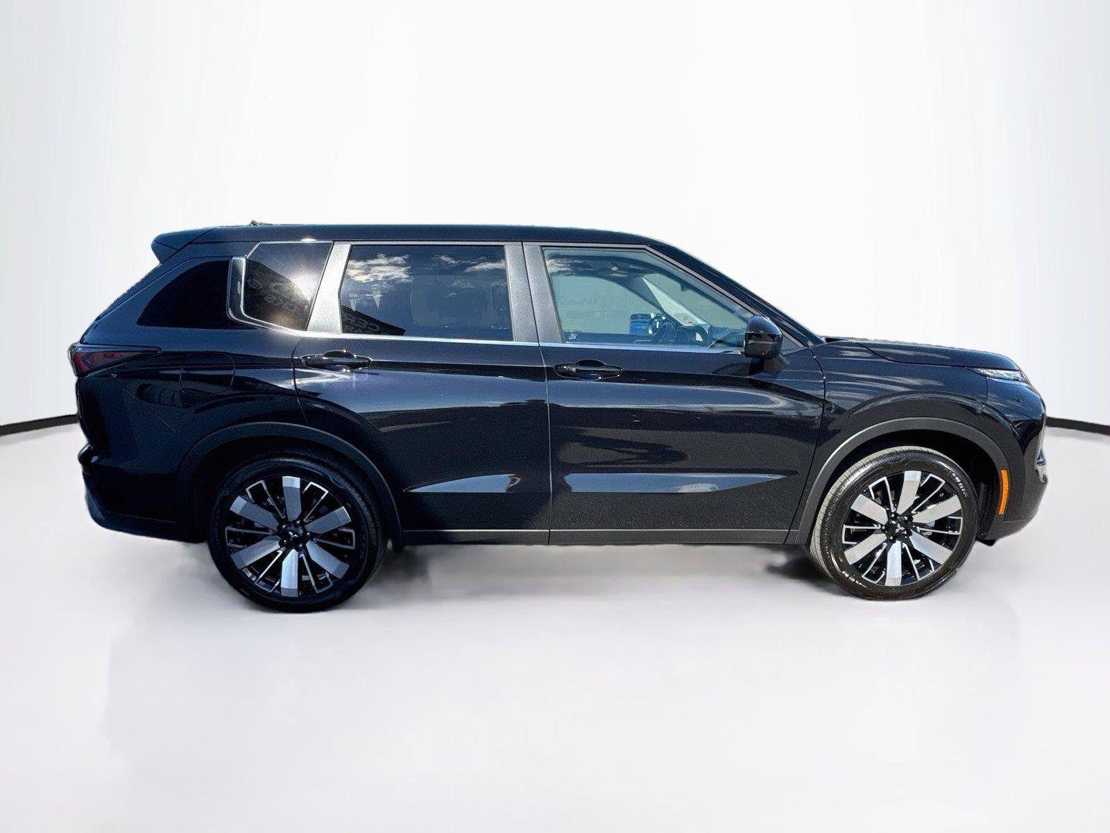 New 2026 Mitsubishi Outlander SE FWD image 6
