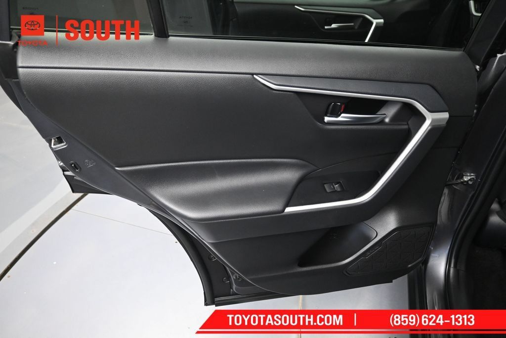 Used 2025 Toyota RAV4 XLE AWD/4WD image 25