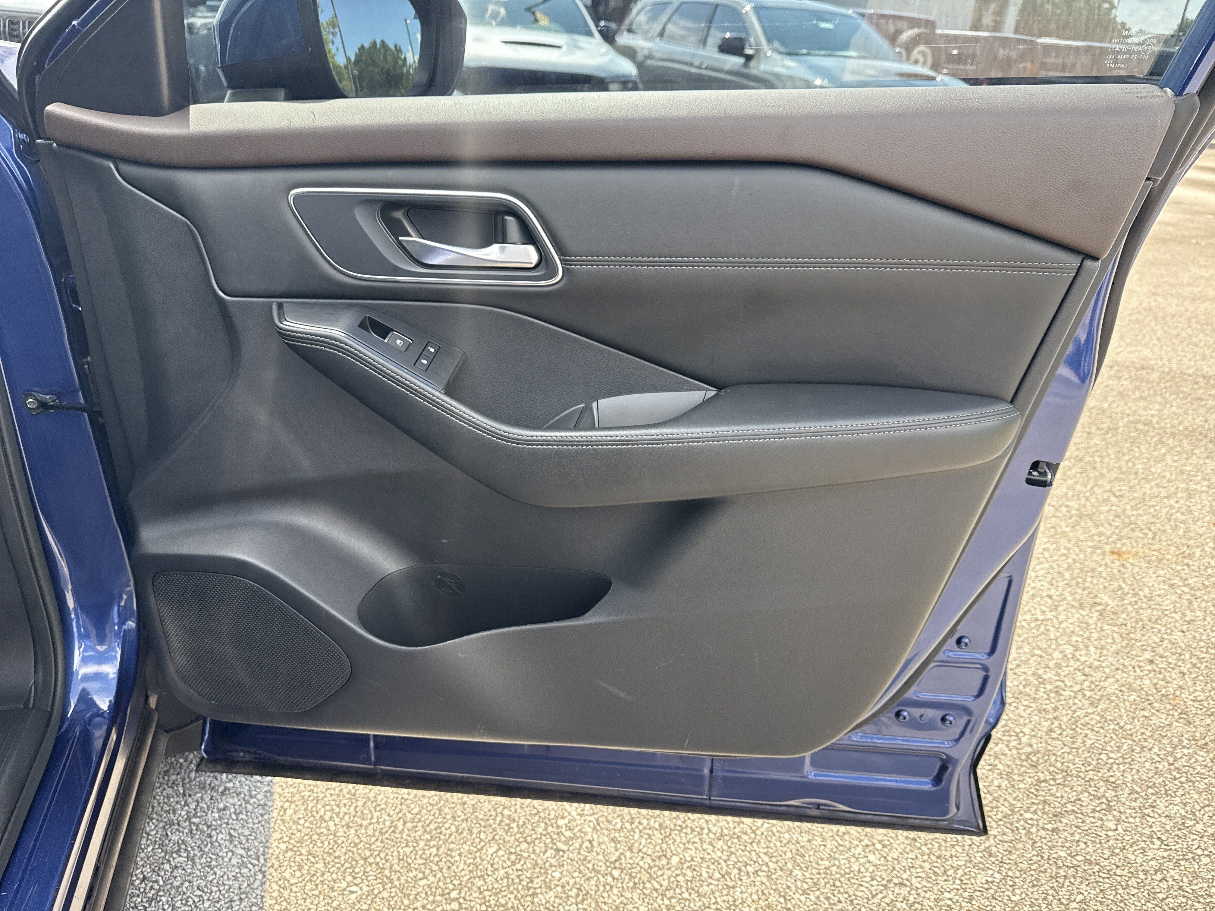 Used 2023 Nissan Rogue Platinum FWD image 14
