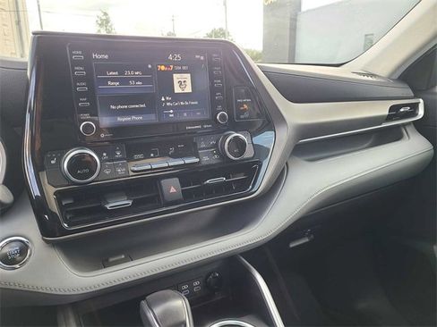 Used 2022 Toyota Highlander XLE image 31