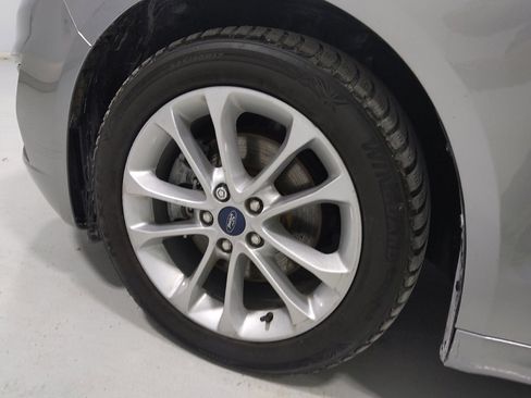 Used 2020 Ford Fusion SE image 31