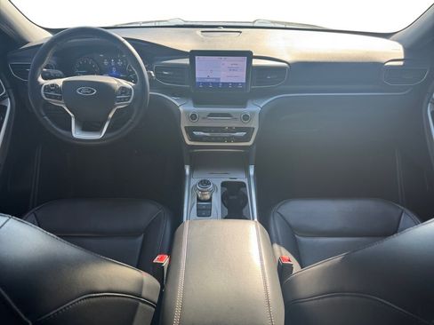 Used 2022 Ford Explorer XLT w/ Equipment Group 202A image 10