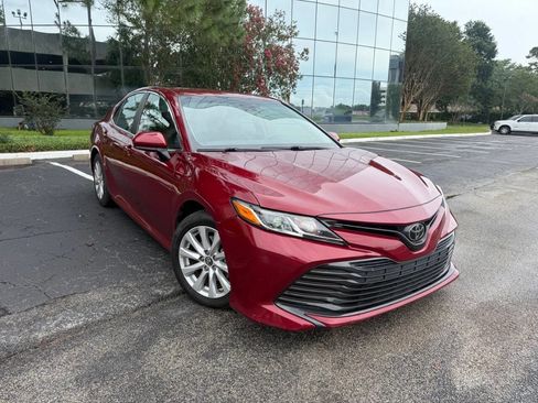 Used 2019 Toyota Camry LE FWD image 2