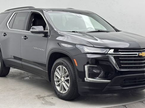 Used 2023 Chevrolet Traverse LT FWD image 3