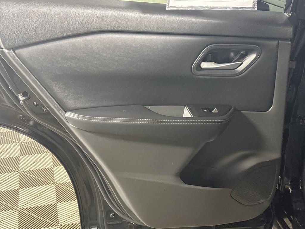 Used 2024 Nissan Rogue SV FWD image 18