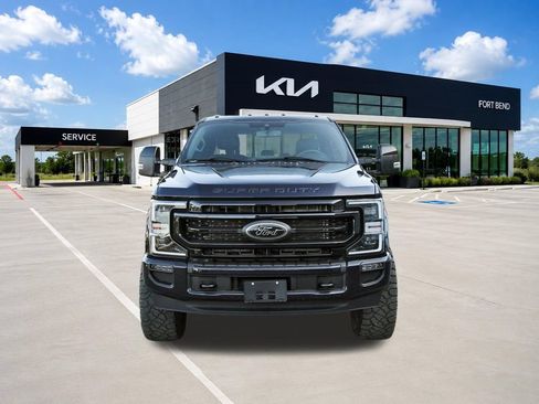 Used 2022 Ford F250 Lariat w/ Black Appearance Package AWD/4WD image 2