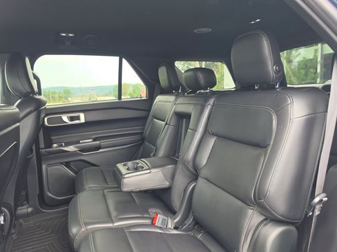 Used 2020 Ford Explorer XLT w/ Equipment Group 202A AWD/4WD image 13