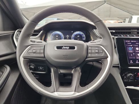 Used 2025 Jeep Grand Cherokee L Laredo image 20