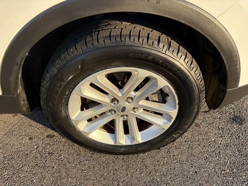 Used 2017 Ford Explorer XLT w/ Equipment Group 202A FWD image 17