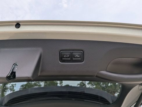 Certified 2025 Kia Carnival SX FWD image 13