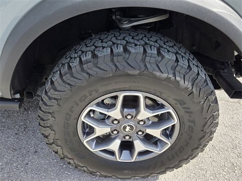 Used 2024 Ford Bronco Badlands image 10